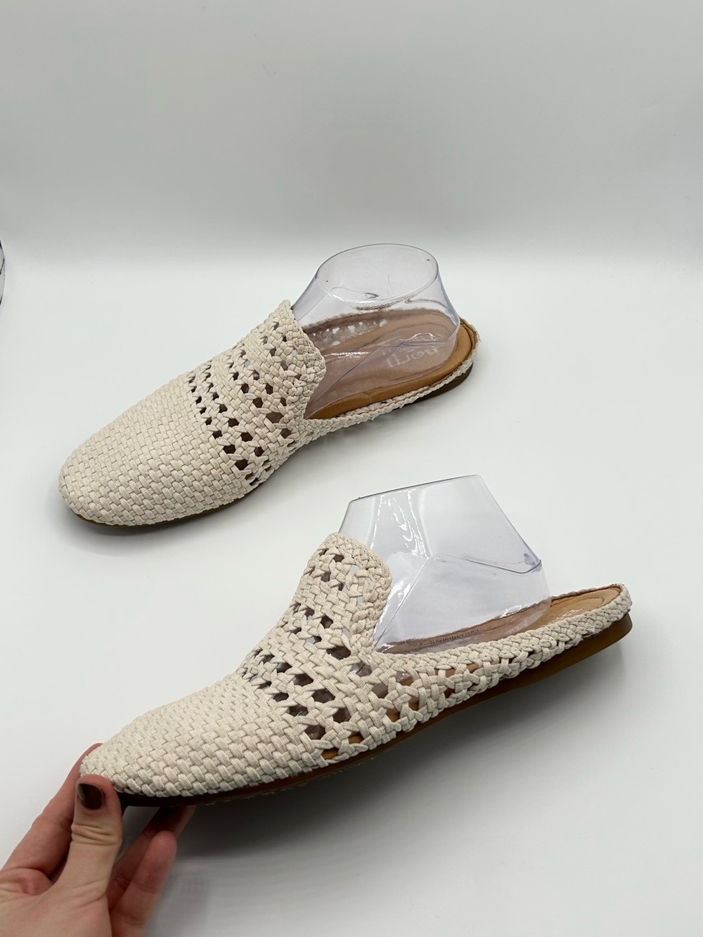 Born Cream Ivory Slip On Flats Mules Sandals Women’s Size 10 - Picture 3 of 7